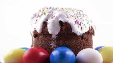 Paskalya kek ve boyalı yumurta