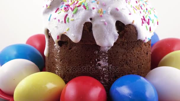 Easter cake and painted eggs — Stock Video