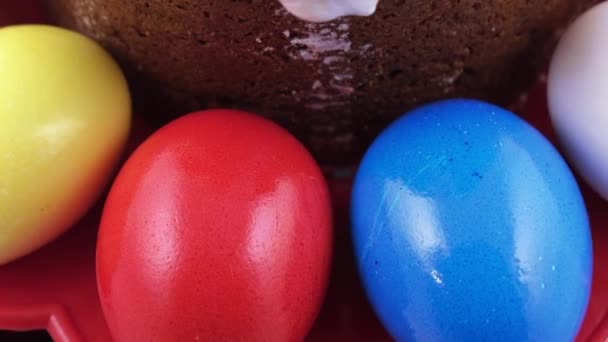 Pastel de Pascua y huevos pintados — Vídeos de Stock