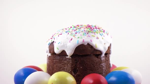 Easter cake and painted eggs — Stock Video