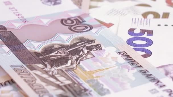 Diverses notes de hryvnia et de roubles 