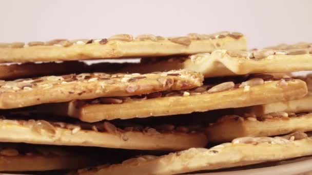 Pila de galletas de grano — Vídeos de Stock