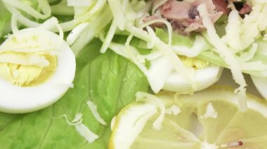 Salata balık ve Bıldırcın yumurta