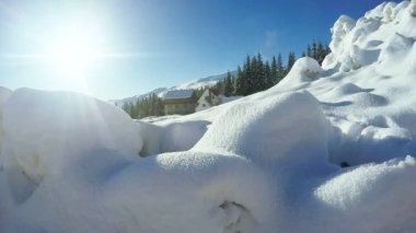 Kar snowdrifts dağ köyü