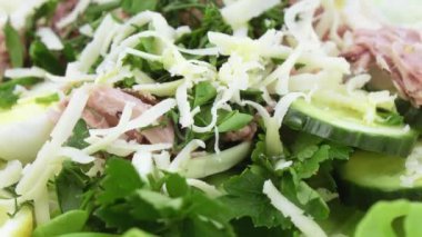 Salata balık ve Bıldırcın yumurta