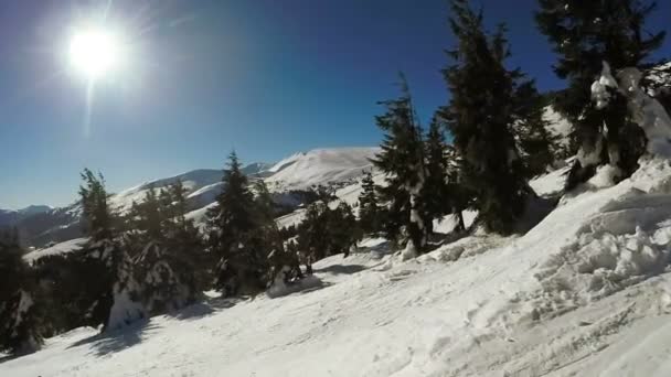 雪覆盖的斜坡和吃了 — 图库视频影像
