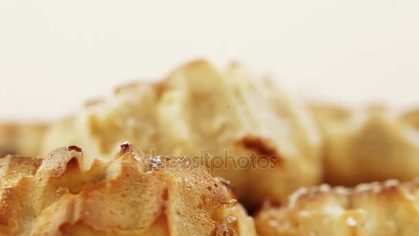 用糖粉的膳食小松饼 — 图库视频影像