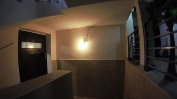 Eingang und Treppe eines Hauses — Stockvideo