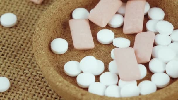 Menta tabletta és a rágógumi — Stock videók