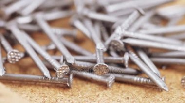 Cork yüzeyi demir çivi