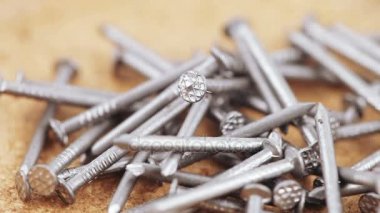 Cork yüzeyi demir çivi
