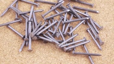 Cork yüzeyi demir çivi