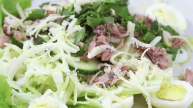 Salata balık ve Bıldırcın yumurta