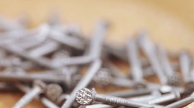 Cork yüzeyi demir çivi