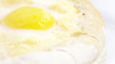 Peynir ile Gürcü khachapuri