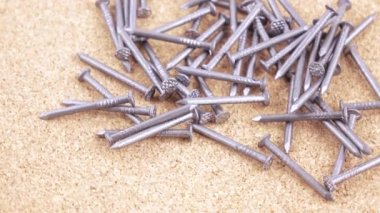Cork yüzeyi demir çivi