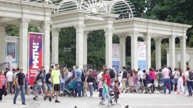 Sokolniki yürüyen insanlar
