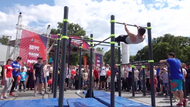 Prestanda för gymnaster — Stockvideo