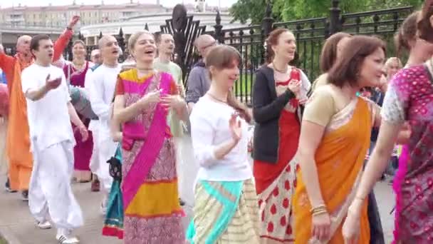 Chant et danse du Lièvre Krishnas — Video