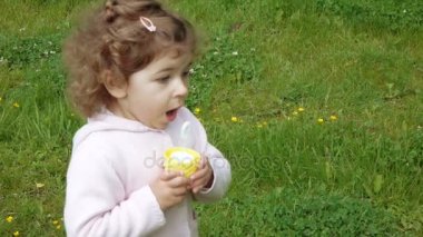 sabun köpüğü ile çocuk