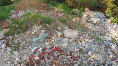 İnşaat enkaz yoldan