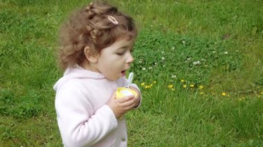 sabun köpüğü ile çocuk