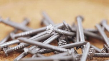 Cork yüzeyi demir çivi