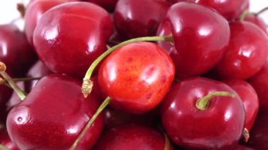 Meyveleri tatlı kiraz