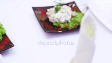 Unutulmamalı masaya servis