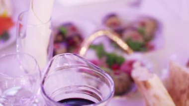 Unutulmamalı masaya servis