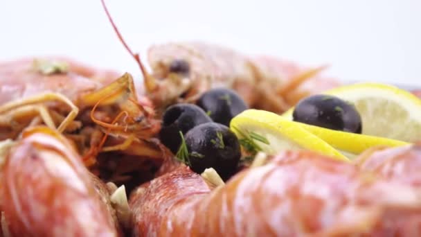 Норвежский омар с рисом — стоковое видео
