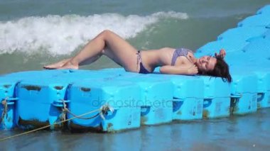 Denizde yüzen platform