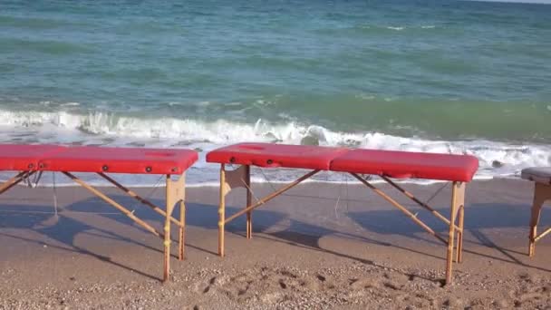 Mesas de massagem na praia — Vídeo de Stock