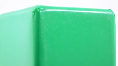 Plastik oyuncak küp döndürme