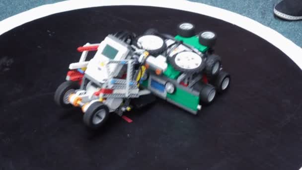 Bestrobofest competitie vechtmachines van Lego — Stockvideo