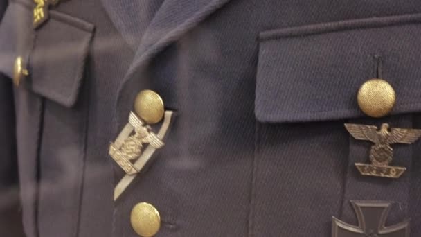 Het uniform van een Duitse officier van de Tweede Wereldoorlog — Stockvideo