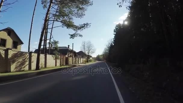 Road in the cottage village — Stock Video