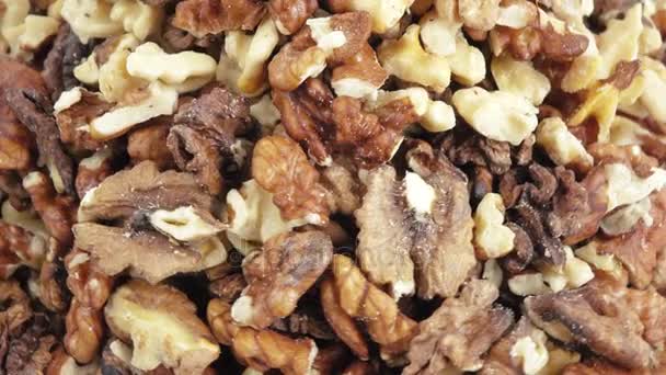 Nueces de nueces a granel — Vídeos de Stock