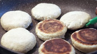 Cheesecakes bir tavada taş kaplama