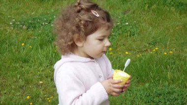 sabun köpüğü ile çocuk