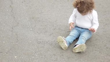 Kız güvercinler beslemeleri