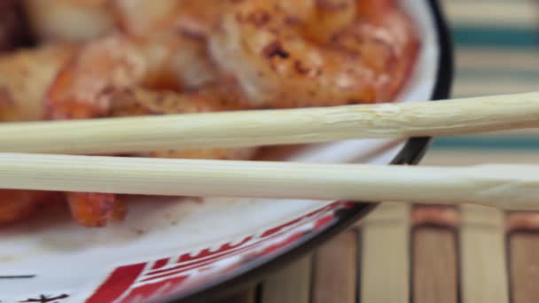 Shrimp with rice on plate — Stock Video