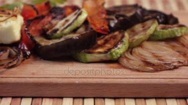 Tabakta ızgara sebzeler