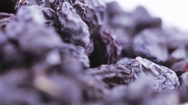 Pile of blue raisins — Stock Video