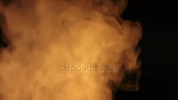 Abstrato vapor de água amarelo sobre fundo preto — Vídeo de Stock
