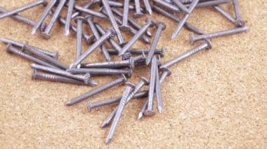 Cork yüzeyi demir çivi