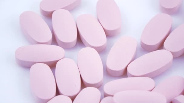 A lemez ovális rózsaszín tabletta — Stock videók