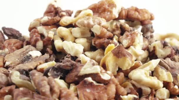 Nueces de nueces a granel — Vídeo de stock