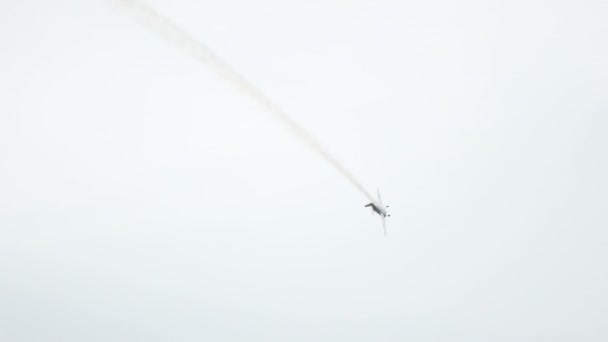 Tourne l'avion dans le ciel 