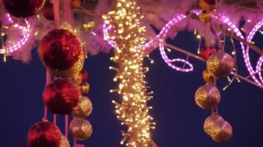 Yeni yıl oyuncaklar ve aydınlatma